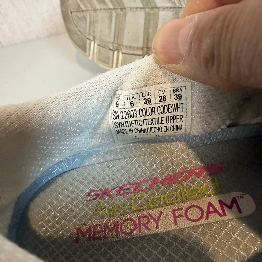 Skechers Womens Gratis‎ Going Places 22603 White Running Shoes Sneakers Size 9